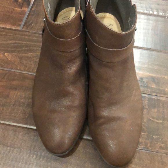 clarks comfort booties